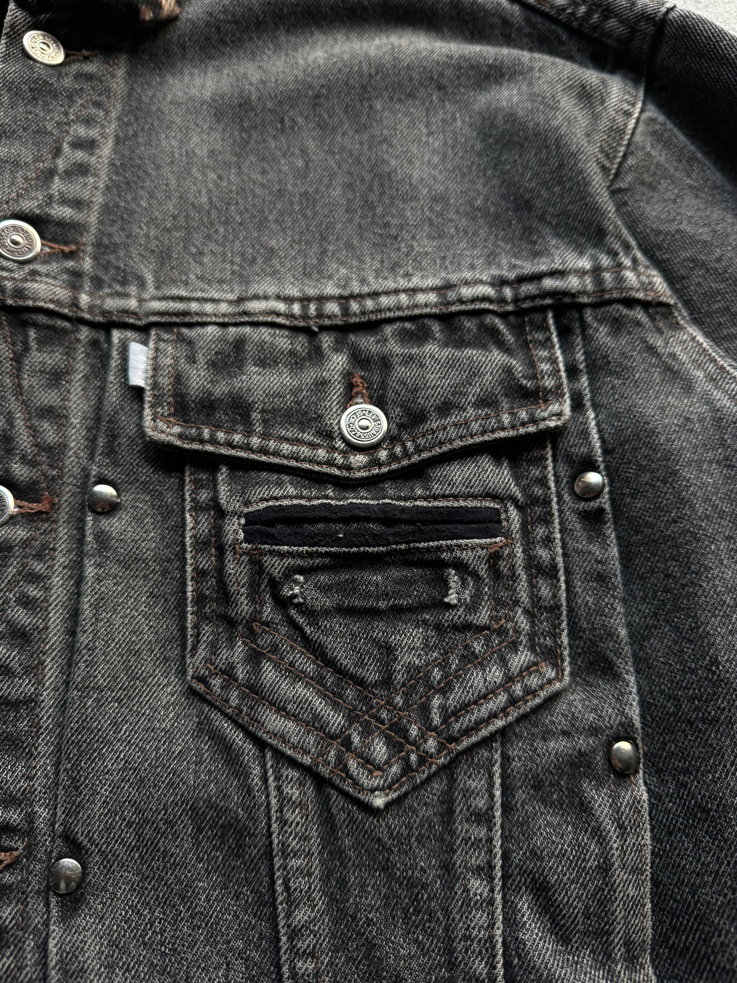 1980s Black denim Levi’s silver tab jacket