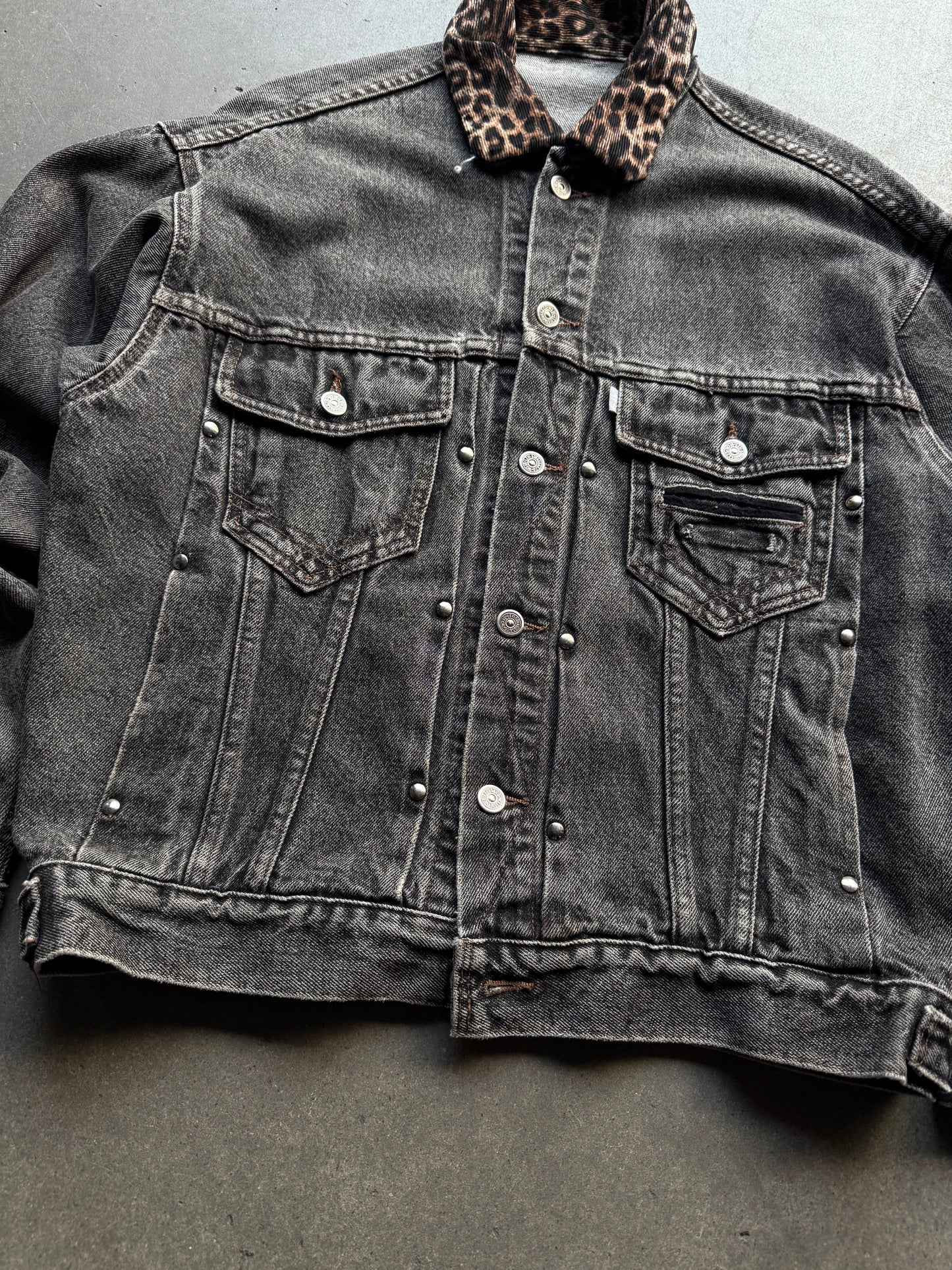 1980s Black denim Levi’s silver tab jacket