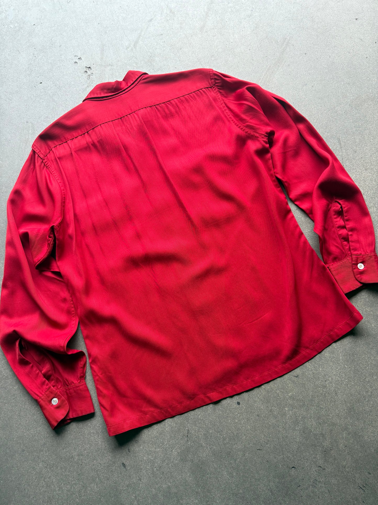 1940s Mint condition crimson dagger collar gabardine shirt
