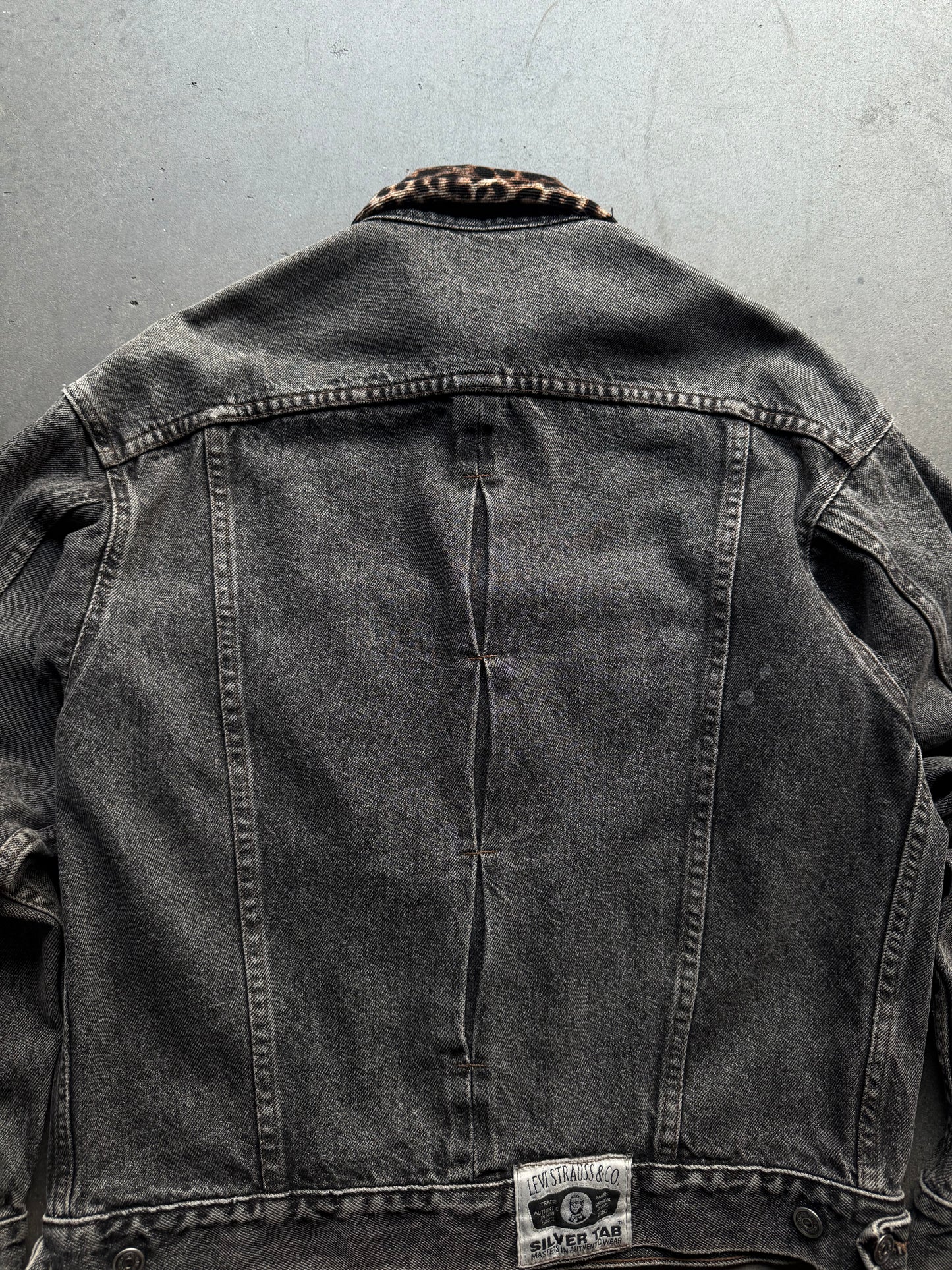 1980s Black denim Levi’s silver tab jacket