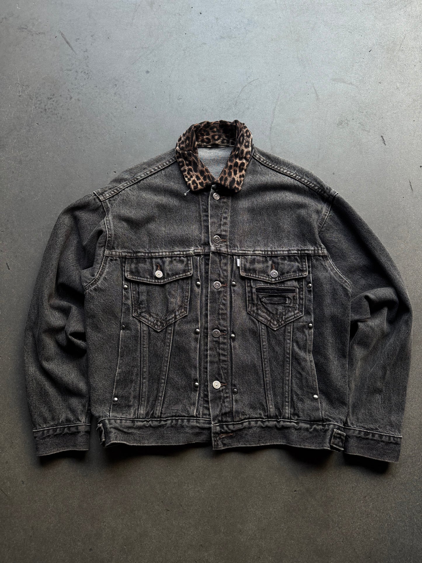 1980s Black denim Levi’s silver tab jacket